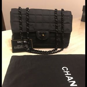 Vintage Chanel  flap bag in great condition 11”x7” approximately